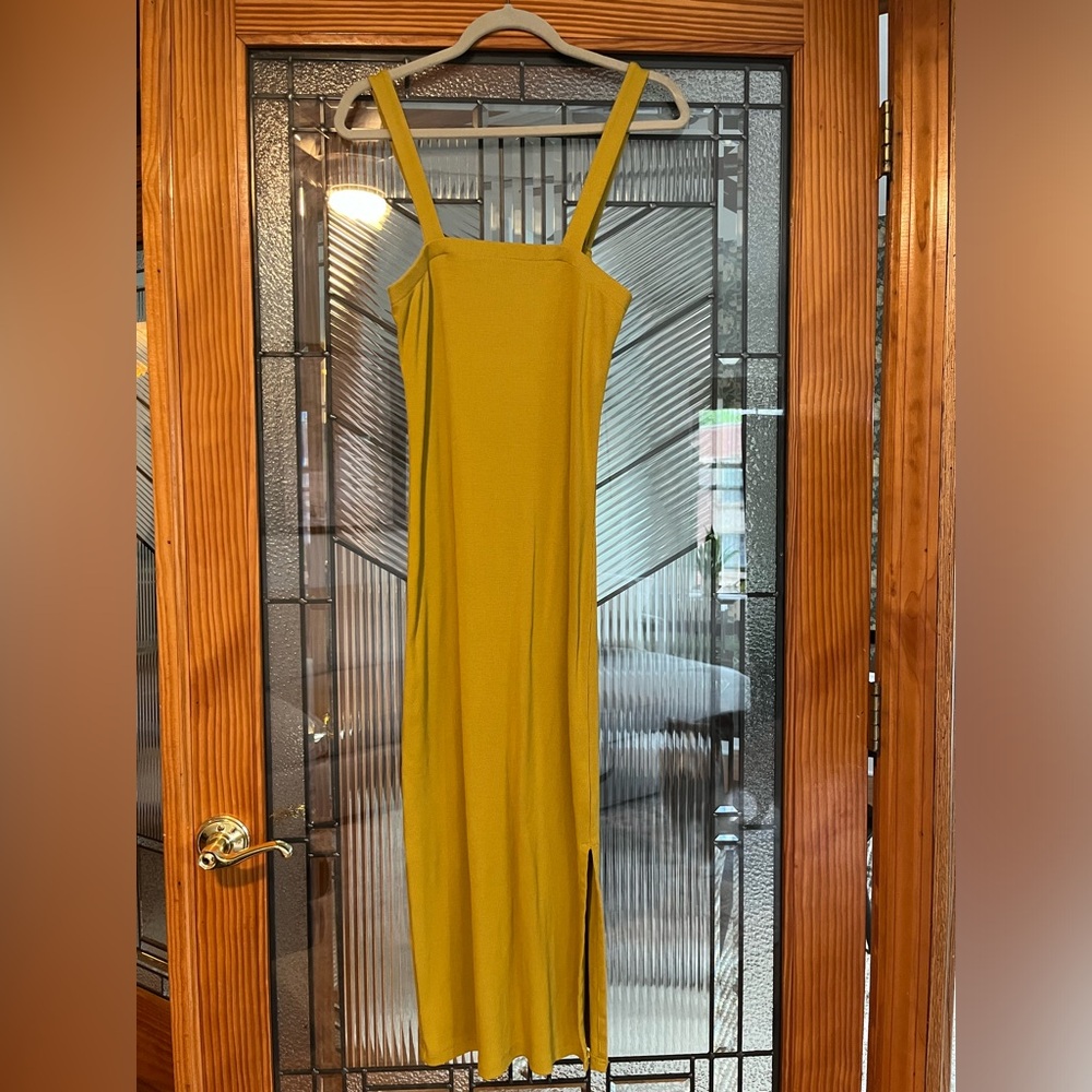 💛NWOT💛 Never been worn yellow midi dress